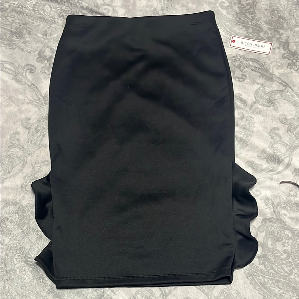 Bisou Bisou Black Pencil Skirt NWT size small. Beautiful ruffle details.